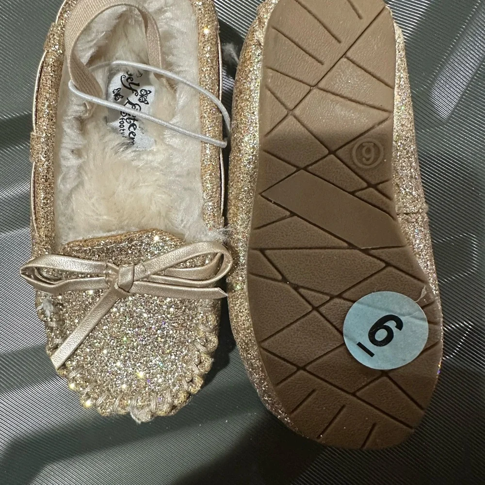 Self Esteem Glitter Gold Little Girl Slippers , size 6 NWOT